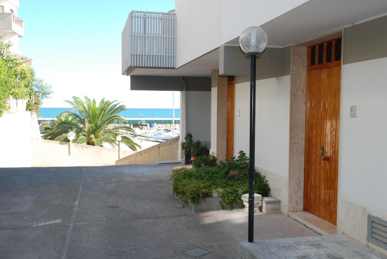B&B La Baia Sea Rooms Бішельє Екстер'єр фото