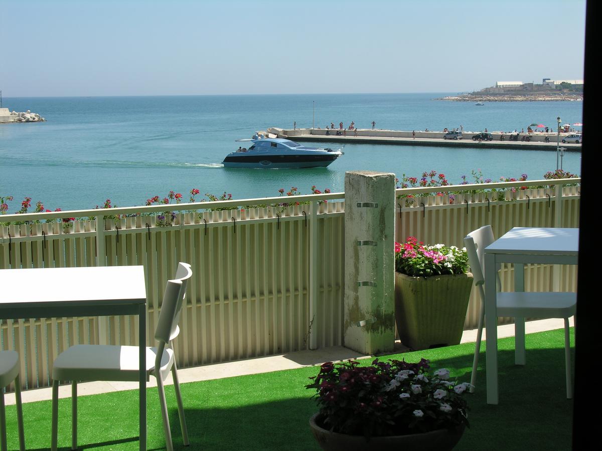 B&B La Baia Sea Rooms Бішельє Екстер'єр фото