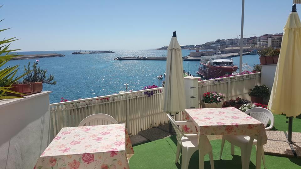 B&B La Baia Sea Rooms Бішельє Екстер'єр фото